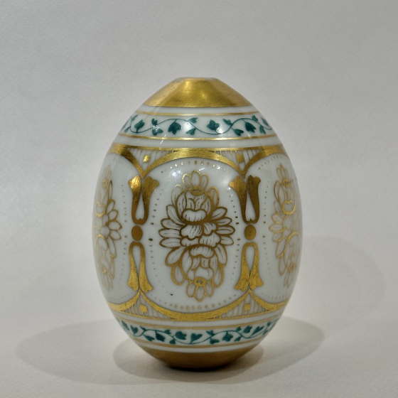 Яйцо пасхальное с золотыми цветами в арках, Россия, ИФЗ, сер. XIX века